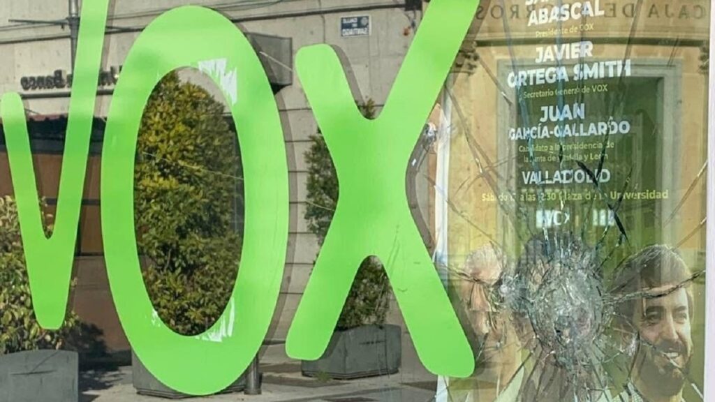 Vox Denuncia Ataques Violentos Con Pintadas Y Rotura De Cristales En