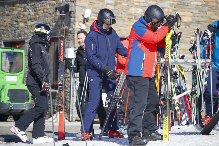 As Ha Sido La Segunda Escapada Del Rey Felipe Vi A La Nieve Con Amigos