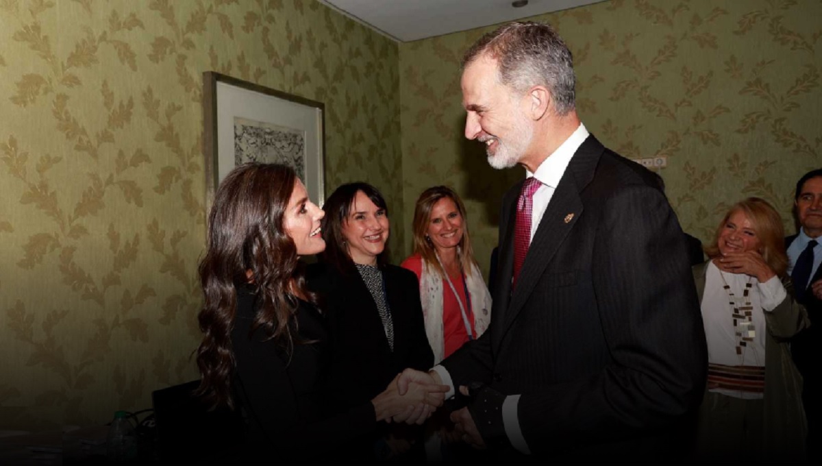 El Rey Felipe Vi Muestra Su Lado M S Cari Oso Con La Reina Letizia Y