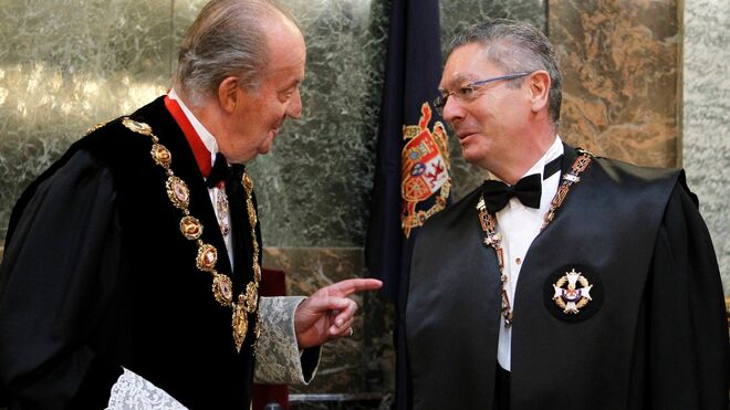 El Rey bromea con el ministro de Justicia en el acto de apertura del Año Judicial 2012-2013