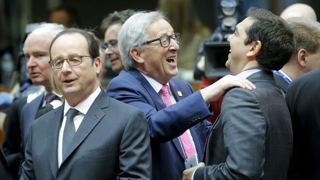 Jean Claude Junker junto a Alexis Tsipras y François Hollande.