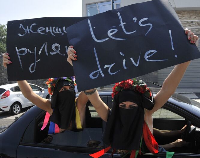 Activistas femen reivindicando el derecho femenino a conducir en Arabia Saudí