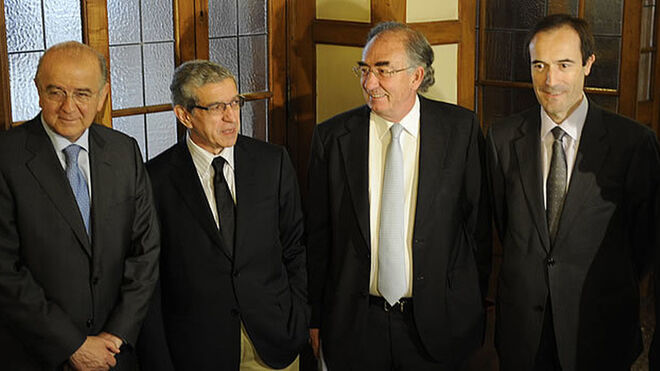 De izda. a dcha.: Carlos Egea (BMN), Braulio Medel (Fundación Unicaja), Amado Franco (Fundación Ibercaja) y Manuel Menéndez (Liberbank).