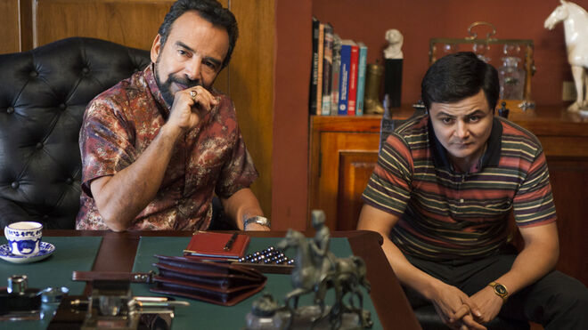 Damián Alcázar y Arturo Castro son un padre y un hijo de caracteres opuestos en la tercera temporada de 'Narcos'.