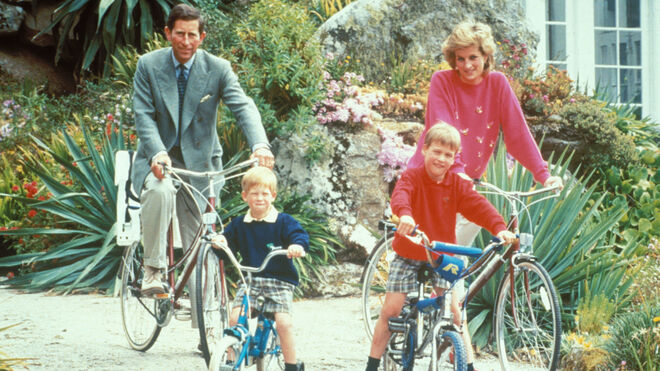 Los Príncipes de Gales junto con sus hijos