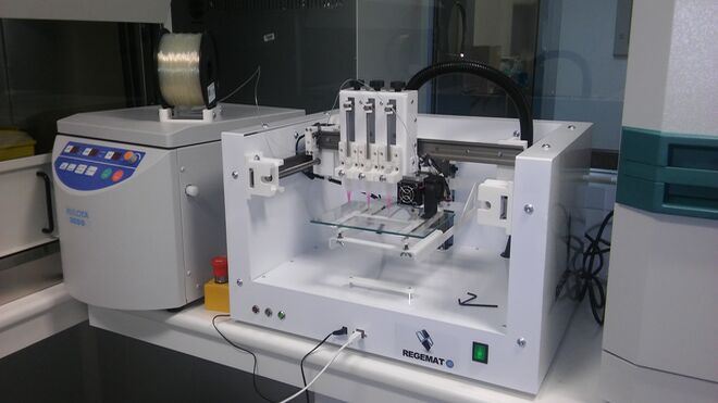 Impresora de tinta biológica o bioimpresora en el Hospital de La Paz