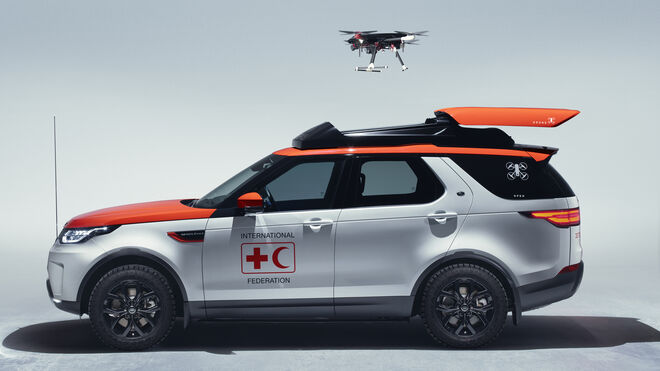aguar Land Rover ha diseñado para Cruz Roja un todoterreno equipado con un dron que explorará las zonas de desastres para optimizar las tareas de rescate.