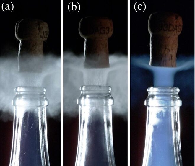 Imágenes de tres botellas desorchadas a diferentes temperaturas: a 6, 12 y 20ºC