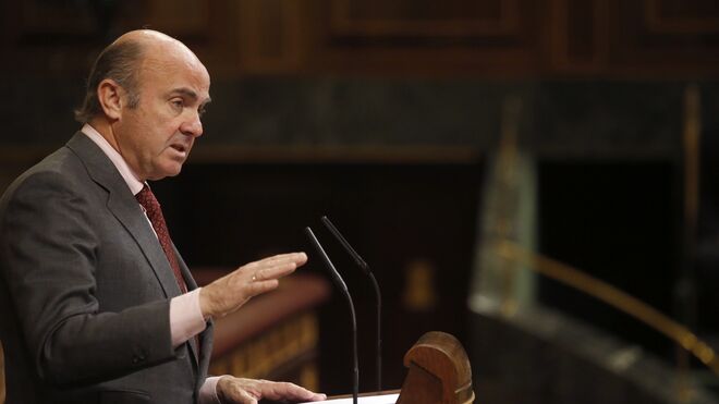 El ministro de Economía advierte de las consecuencias de la crisis catalana.