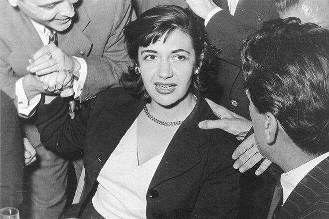 1954 Ana María Matute, ganadora del Premio Planeta con la novela Pequeño teatro