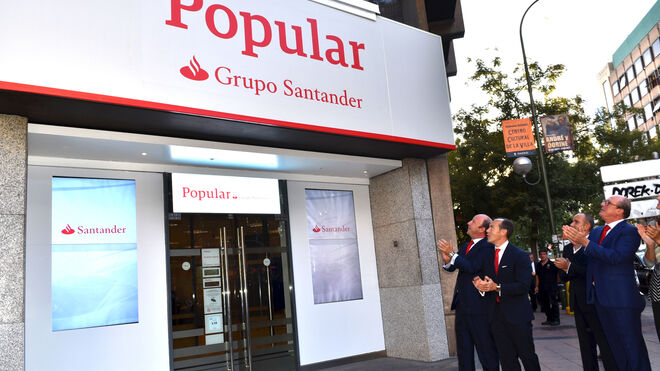 Oficina del Banco Popular, con el logotipo de Santander