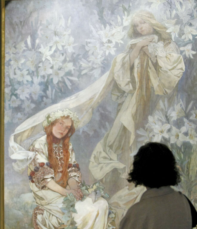 'La Virgen de los Lirios' (1905), una de las obras de Mucha.