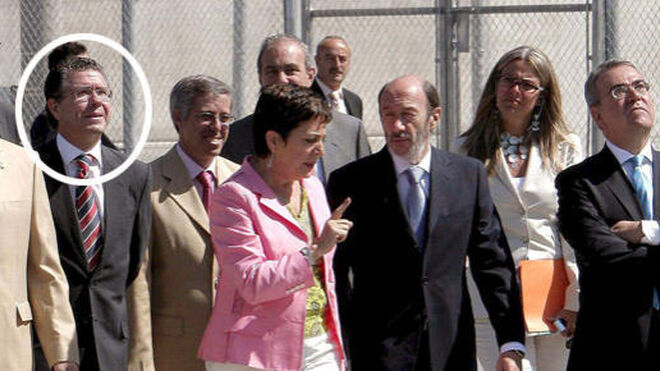 Alberto Granados junto a Rubalcaba y otros altos cargos, durante la inauguración de la cárcel de Estremera