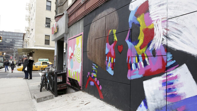 Un mural del artista callejero Bradley Theodore en el Barrio de SoHo en Nueva York.
