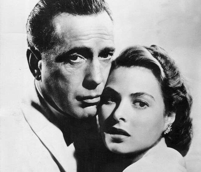 Los actores Humphrey Bogart e Ingrid Bergman en la película 'Casablanca', del director Michael Curtiz