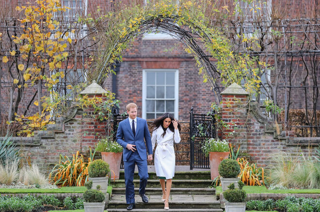 La pareja, en el Jardín Blanco, en memoria a Diana de Gales.
