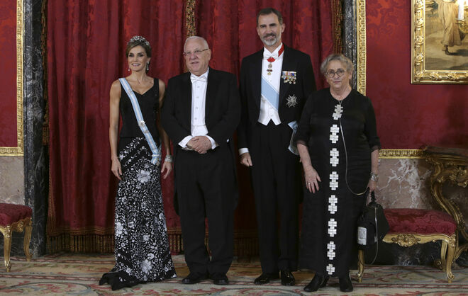 Los reyes ofrecieron una cena de gala en honor del presidente de Israel y su mujer.