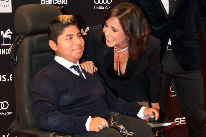 Isabel Gemio, con su hijo Gustavo.
