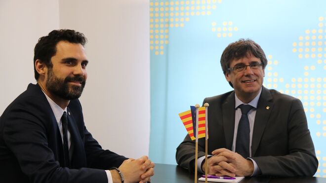 Roger Torrent y Carles Puigdemont se reúnen en Bruselas.