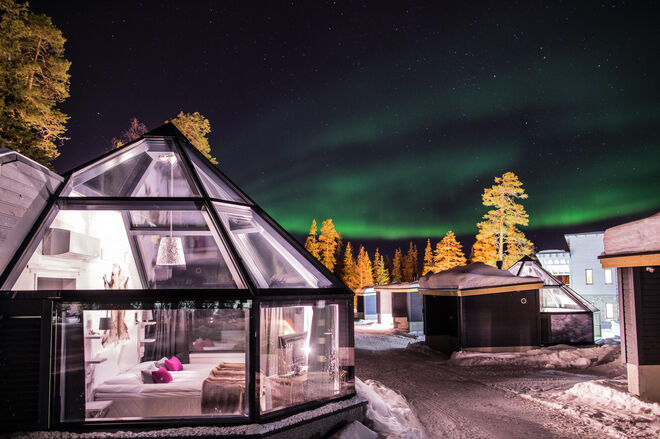 Imagen del Santa´s Hotel Glass con sus habitaciones iglús en la localidad de Rovaniemi.