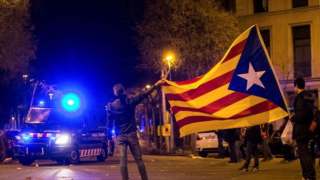 Imagen de archivo de los manifestantes en Cataluña tras la detención de Puigdemont.