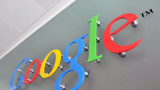 Cartel con el logo de Google.