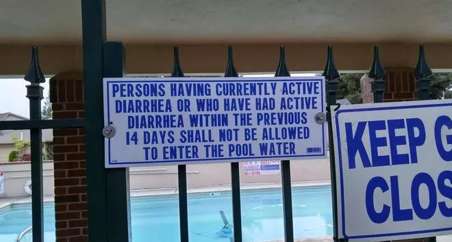 Prohibido entrar a la piscina con diarrea