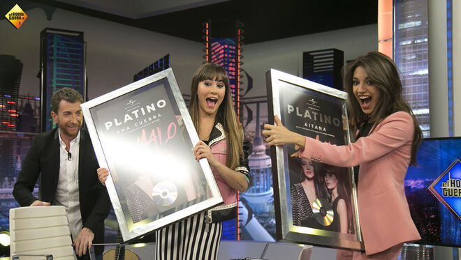 Las jóvenes recibieron el disco platino por su tema 'Lo malo'.