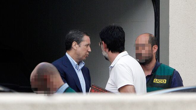 El expresidente de la Generalitat Valenciana y exministro de Trabajo, Eduardo Zaplana, a su llegada a su chalé de Benidorm