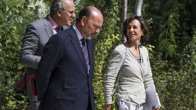 Javier Monzón, consejero de Prisa, y Ana Botín, presidenta de Santander.