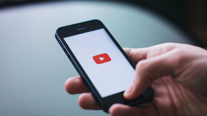 YouTube ha presentado también la nueva herramienta 'Música en este vídeo', que se muestra en los vídeos al acceder a la pestaña 'Mostrar más'