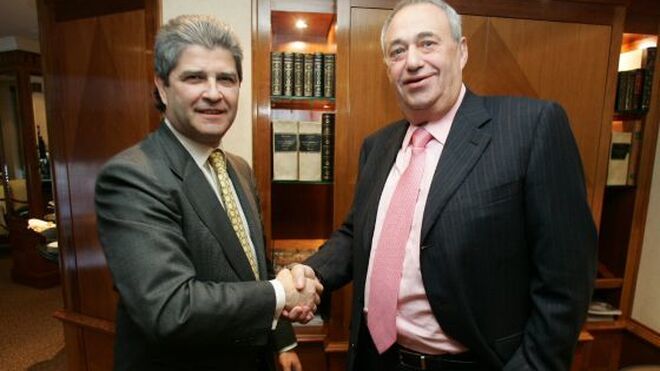 Fernando Martín (izq.) y Manuel Jove, en 2007 cerrando la venta de Fadesa a Martinsa.