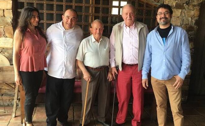 El rey Juan Carlos hizo una parada en un conocido restaurante de León.