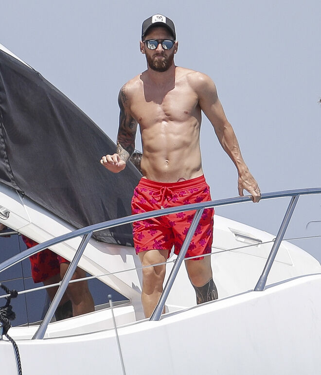Messi, presumiendo de abdominales y cuerpo tonificado.
