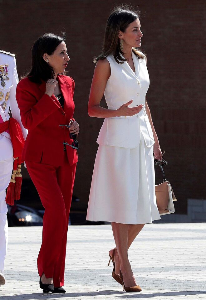 La reina Letizia, con la ministra Margarita Robles.