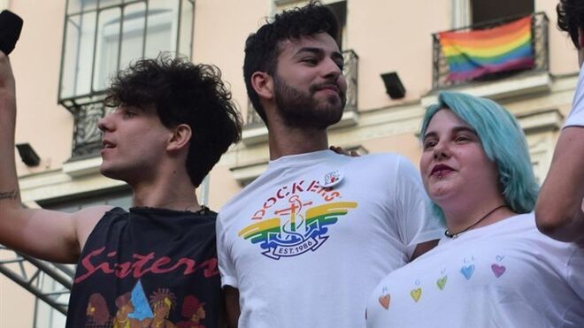 Javier Calvo, Agoney y Marina, en el Orgullo Gay 2018