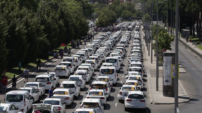 Taxis concentrados en el Ministerio de Fomento.