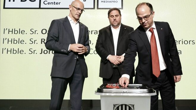 La Generalitat presentó oficialmente las urnas que se usarían en el referéndum