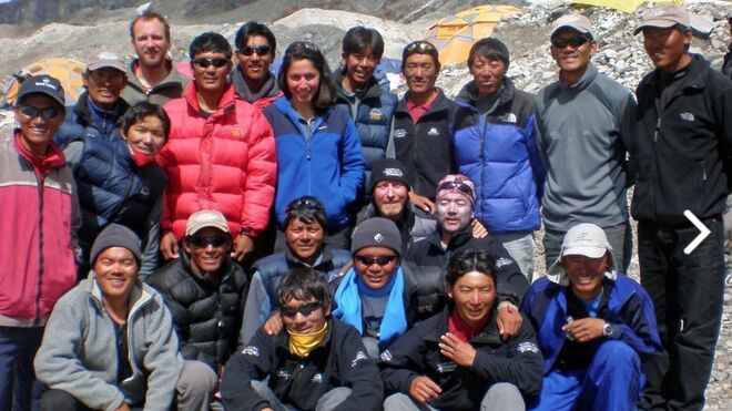 El equipo de sherpas que acompaña a las expediciones del programa Xtreme Everest