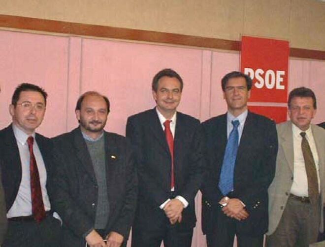 Rodríguez (izquierda) junto al expresidente del Gobierno, Rodríguez Zapatero