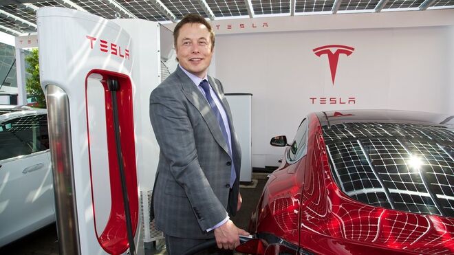 El fundador de Tesla planea aumentar su participación en la marca.