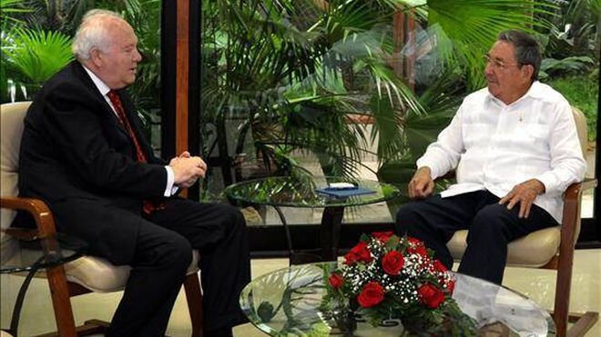 Raúl Castro y Moratinos, reunidos en La Habana en 2010.
