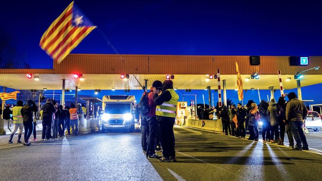 Los CDR levantan las barreras de varios peajes de Cataluña en plena operación retorno