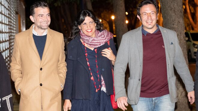 Teresa Rodríguez con Antonio Maíllo y José María González "Kichi".