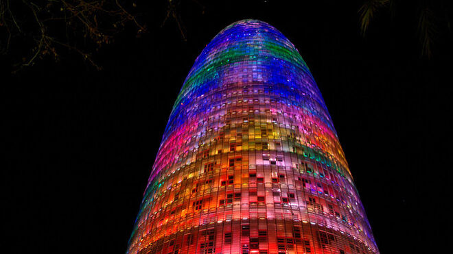 La empresa que revisa contenidos para Facebook en España está en la torre Agbar de Barcelona