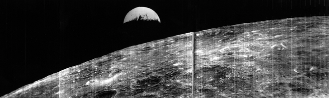 La versión no humana de Salida de la Tierra desde la nave Lunar Orbiter en 1966