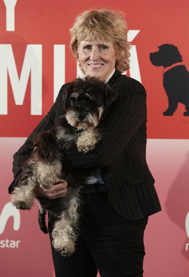 Mercedes Milá con su perro en la presentación del programa