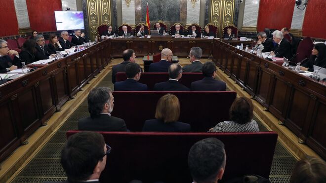 Los doce líderes independentistas acusados por el proceso soberanista catalán que derivó en la celebración del 1-O y la declaración unilateral de independencia de Cataluña (DUI), en el banquillo del Tribunal Supremo.