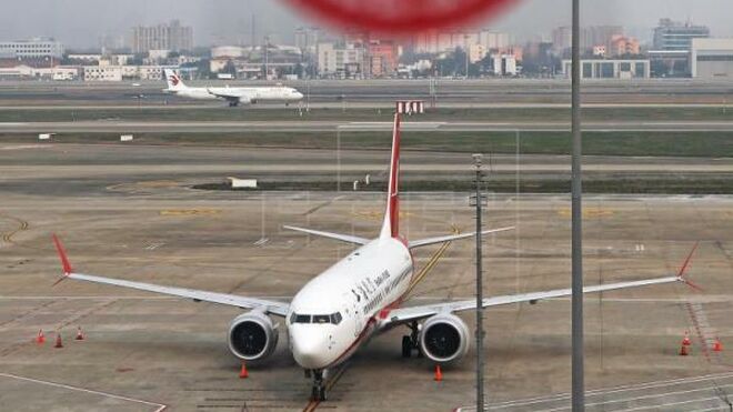 Vista de un avión de pasajeros Boeing 737 Max 8 en el aeropuerto de Shangai.