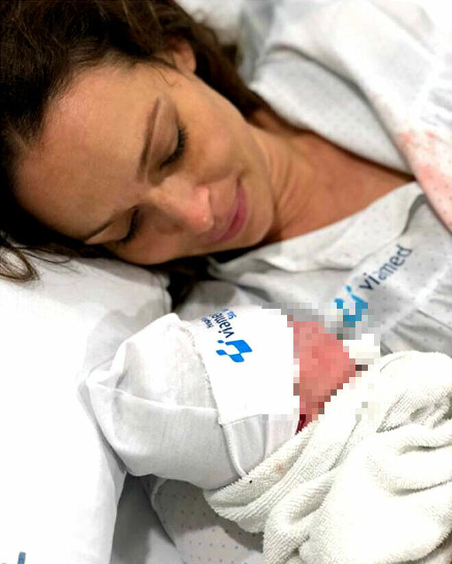 Eva y su bebé en el hospital